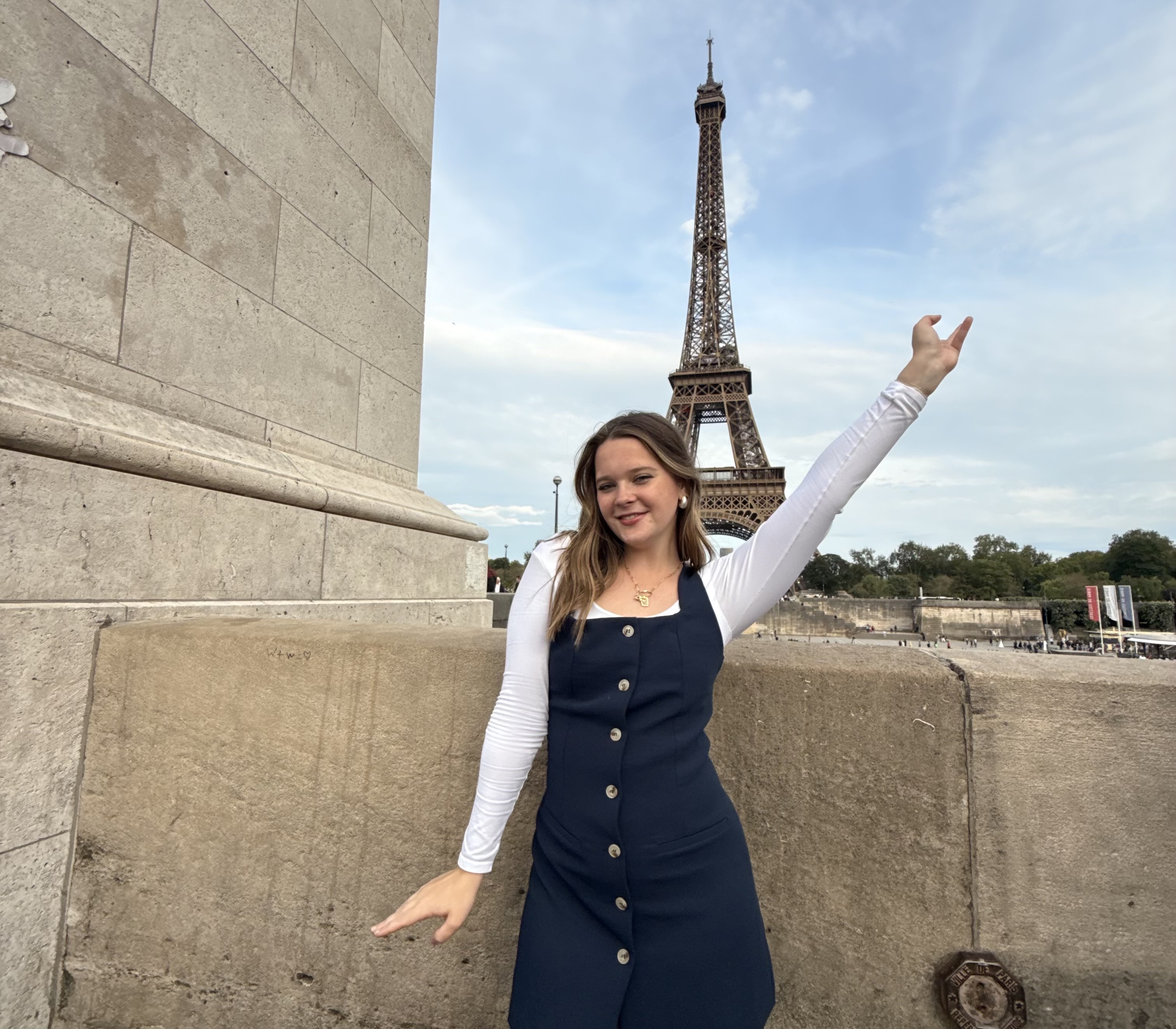 ZowieEurope Zowie Zokuskie in front of the Eiffel Tower.